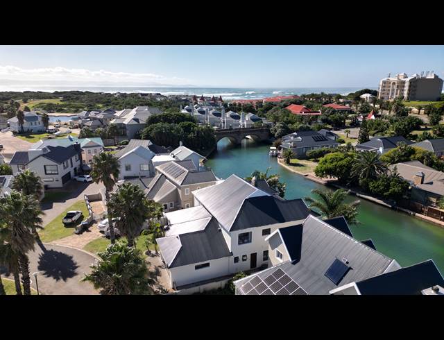 5 BEDROOM HOUSE FOR SALE IN MARINA MARTINIQUE